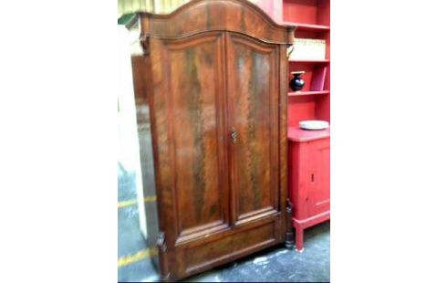 Achat Armoire Chapeau De Gendarme Noyer Occasion Freiburg Troc Com