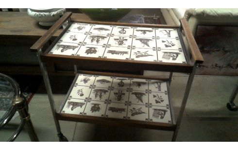 SERVIERTISCH AUF ROLLEN