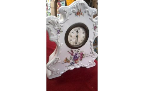 KLOK VICTORIA WIT PORSELEIN BLOEMEN