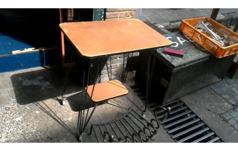 DESSERTE A ROULETTES