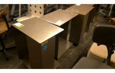 HOOFDEINDE NACHTKASTJE METAAL