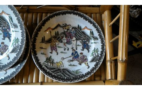 SERIE DE 4 ASSIETTES