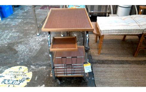 DESSERTE A ROULETTES