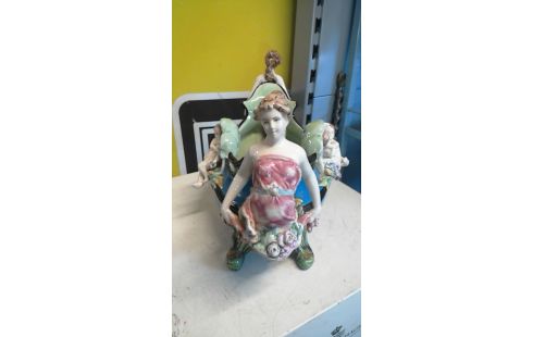 PFLANZENKASTEN KERAMIK FRAU