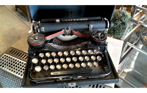 TYPEMACHINE UNDERWOOD