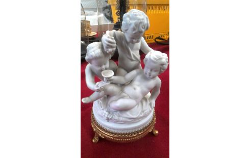 STATUETTE BLANCHE PORCELAINE