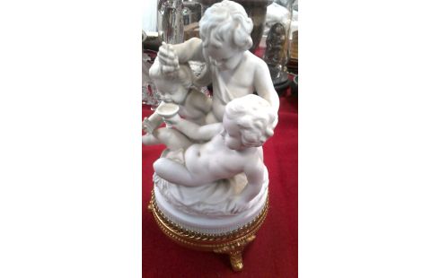 STATUETTE BLANCHE PORCELAINE