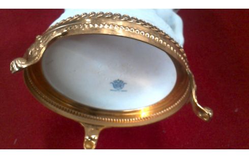 STATUETTE BLANCHE PORCELAINE