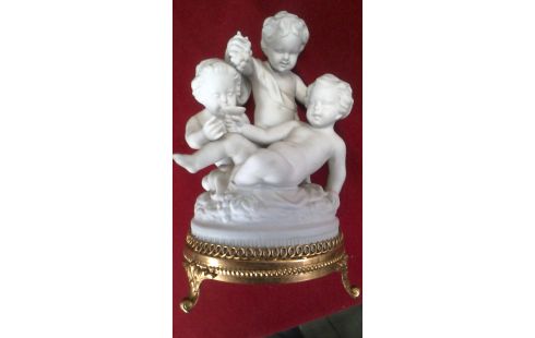 STATUETTE BLANCHE PORCELAINE