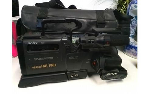 CAMESCOPE SONY VIDEO HI8 PRO (EN L'ÉTAT)