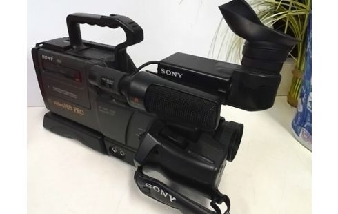 CAMESCOPE SONY VIDEO HI8 PRO (EN L'ÉTAT)
