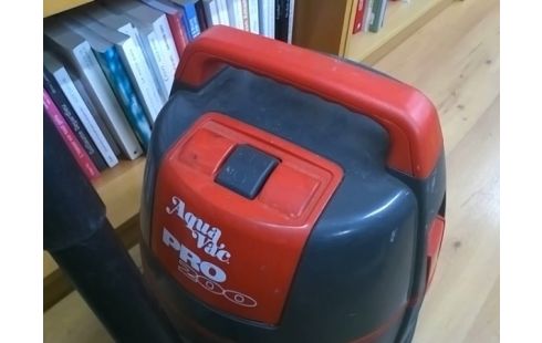 ASPIRATEUR POUSSIERE ET EAU AQUA VAC PRO 200