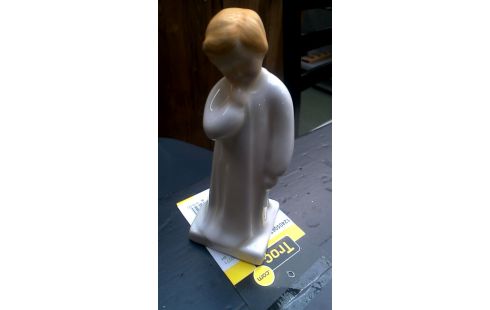 ESTATUÍLLA CHICO ROYAL