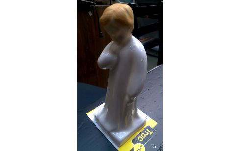 ESTATUÍLLA CHICO ROYAL