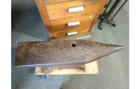 ENCLUME HULOT HARMEL N°4879