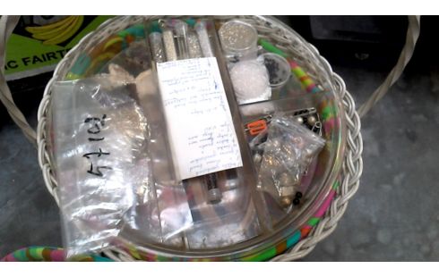 NÄHKÖRBCHEN RUND IM VINTAGE-STIL WEISS RATTAN EISEN STOFF