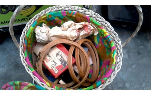 NÄHKÖRBCHEN RUND IM VINTAGE-STIL WEISS RATTAN EISEN STOFF