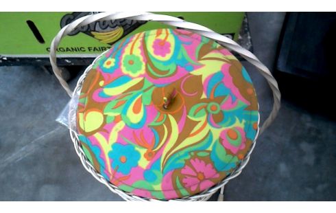 NÄHKÖRBCHEN RUND IM VINTAGE-STIL WEISS RATTAN EISEN STOFF