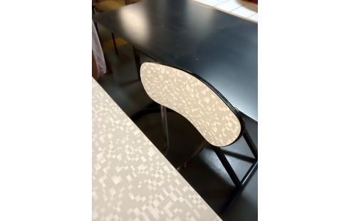 TABLE EN FORMICA AVEC CHAISE