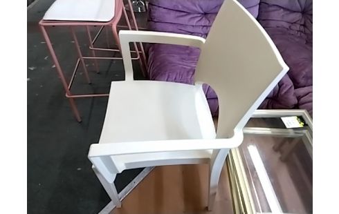 CHAISE ACCOUDOIRS PVC