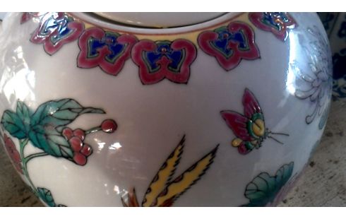 JARRÓN CON TAPA ORIENTAL