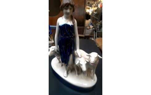 BEELDJE VROUW SCHAPEN ROYAL DUX ECRU KOBALT