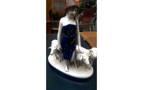 BEELDJE VROUW SCHAPEN ROYAL DUX ECRU KOBALT