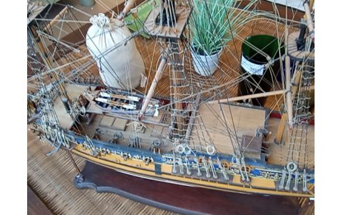MAQUETTE VOILIER ROYAL CAROLINE f