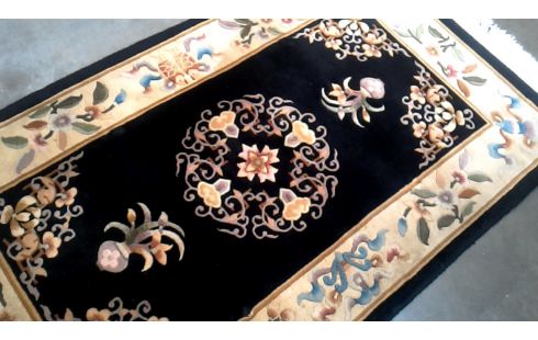 TAPIJT CHINEES ZWART MET BEUGE