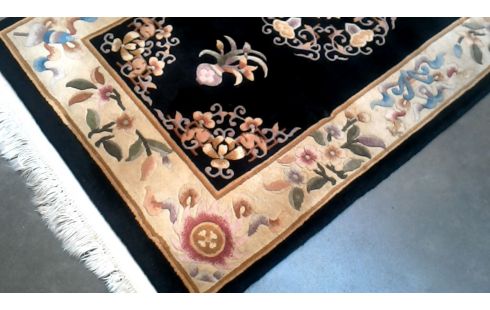 TAPIJT CHINEES ZWART MET BEUGE