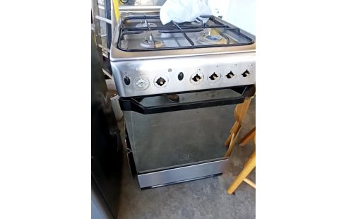 GAZINIERE GAZ BOUTEILLE INDESIT+ACC RES