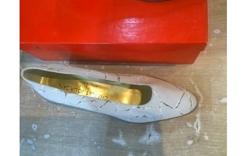 CHAUSSURES CHARLES JOURDAN TAILLE 38 .