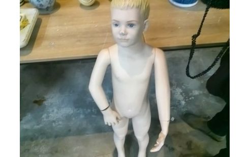 MANNEQUIN ENFANT EN L'ETAT