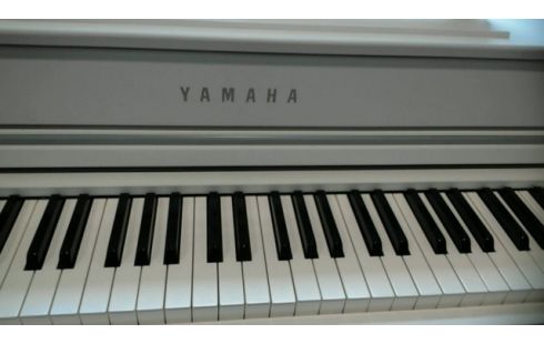 PIANO CLAVINOVA