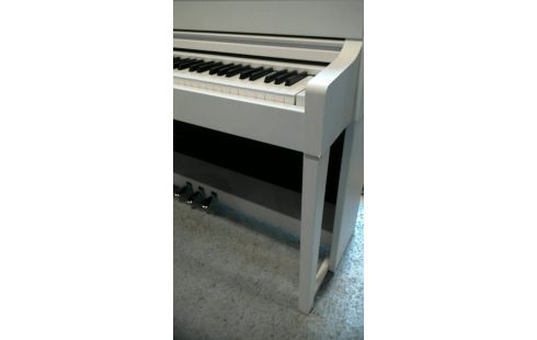 PIANO CLAVINOVA