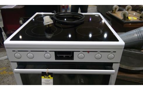 CUISINIERE VITROCERAMIQUE AEG TRIPHASÉ