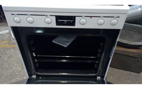 CUISINIERE VITROCERAMIQUE AEG TRIPHASÉ