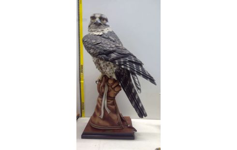 STATUE FALCON