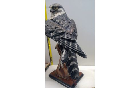 STATUE FALCON