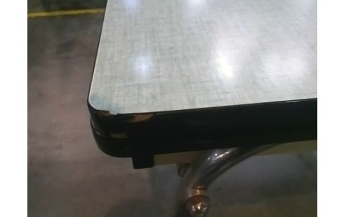 TABLE FORMICA EN L'ETAT