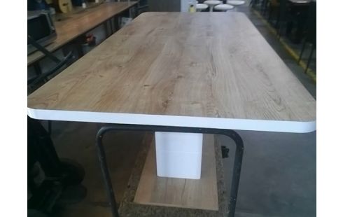 TABLE MELAMINE PIED CENTRAL