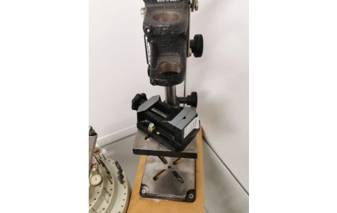 OUTIL DE BIJOUTERIE DONT PERSEUCE SUSPENDUE+SUPPORT + ÉTAU DE PRÉCISION + SUPPORT