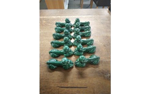 DECORATION PORTE COUTEAU CHIEN FAIENCE