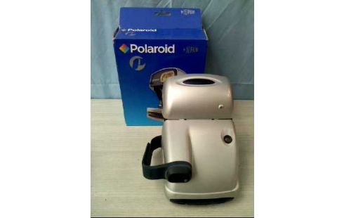 KAMERA <POLAROID> 600 INKL. FILM