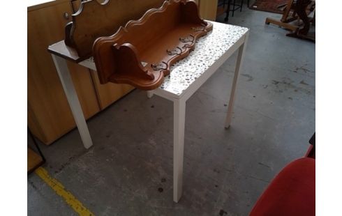 TABLE DE CUISINE CARRÉE