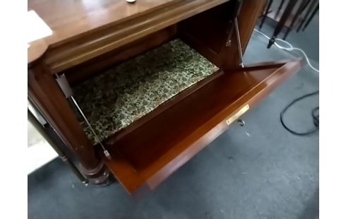 MEUBLE BAR SUR ROULETTES