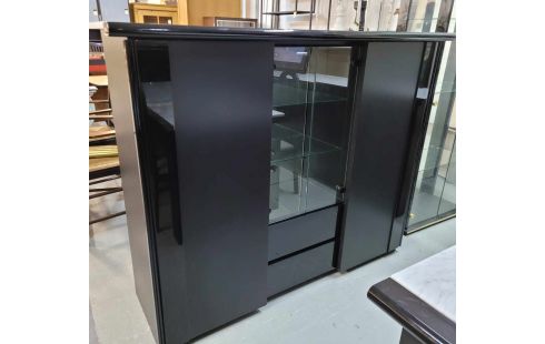 MEUBLE BAR LAQUE NOIR DESSUS MARBRE