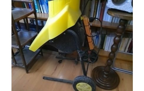 BROYEUR A FEUILLES JAUNE ET NOIR