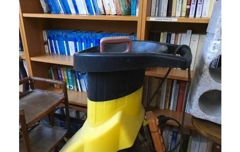 BROYEUR A FEUILLES JAUNE ET NOIR