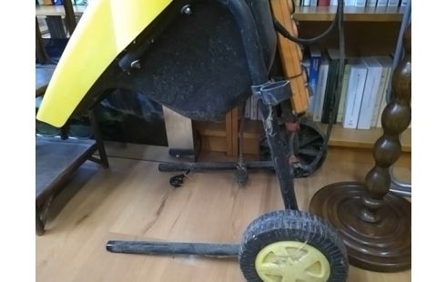 BROYEUR A FEUILLES JAUNE ET NOIR